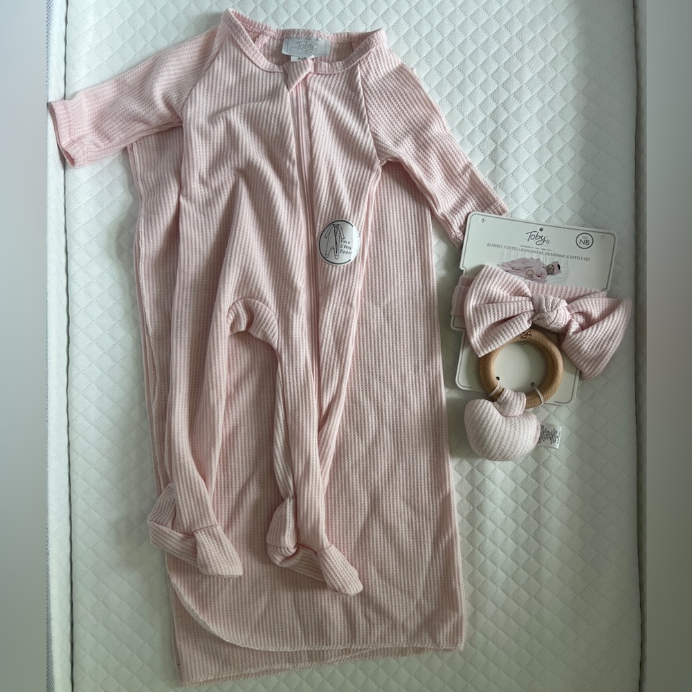 NWT Toby Soft Pink New Born Baby Bundle 4 piece set